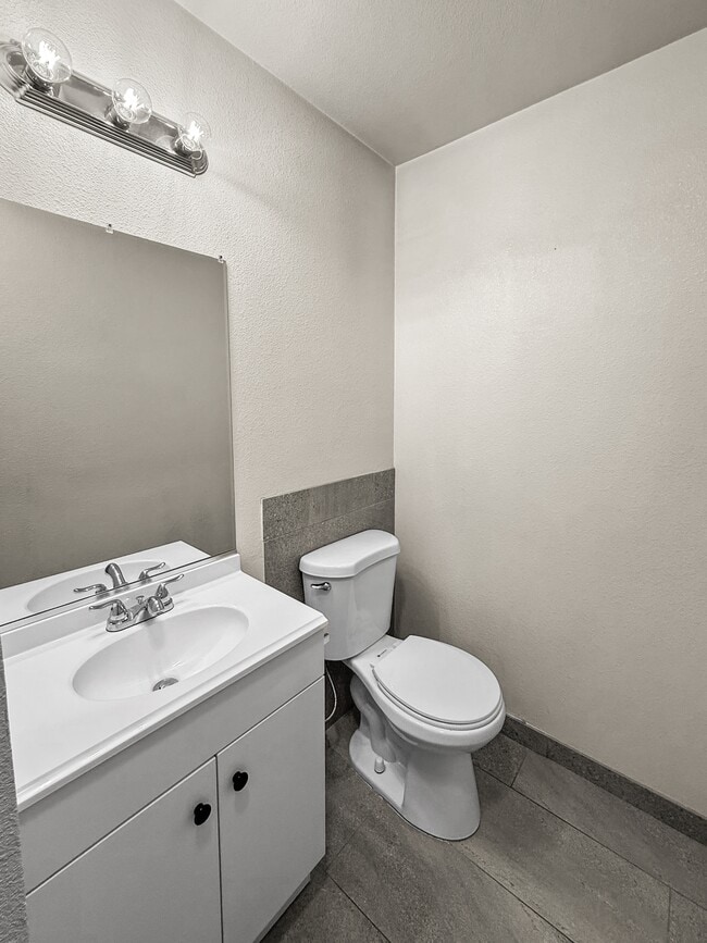 Building Photo - 4215 W Monte Vista Ave
