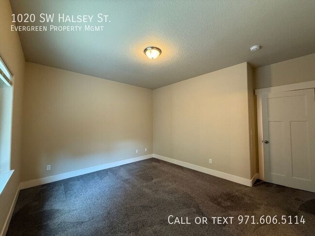 Building Photo - 1020 SW Halsey St