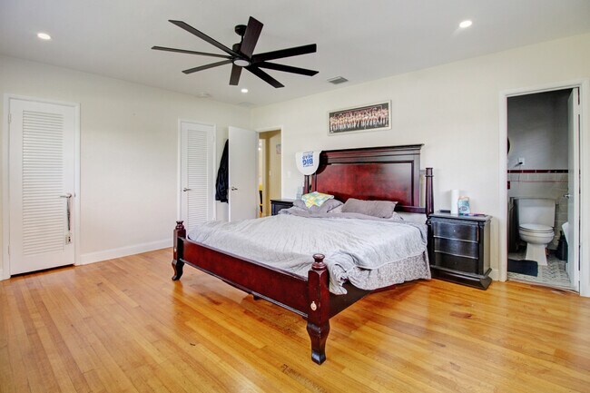 Building Photo - 1025 Hunting Lodge Dr