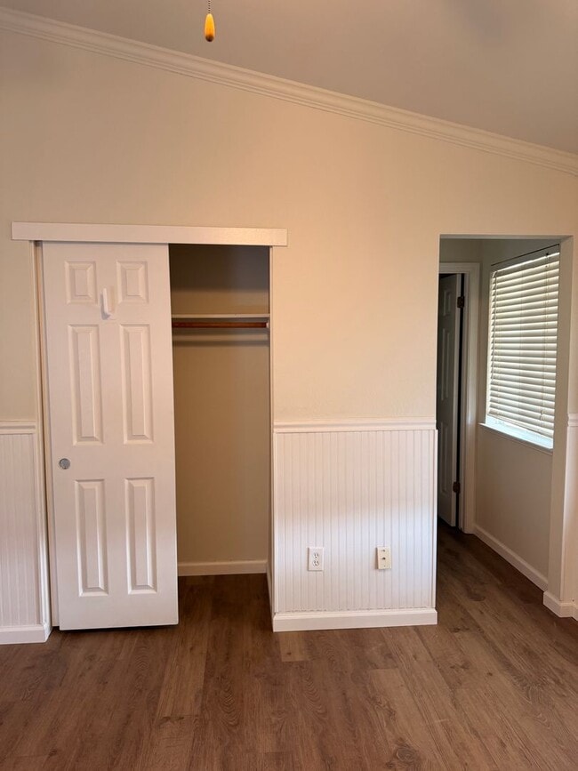Building Photo - 3-bedroom, 2-bath home in great neighborhood!