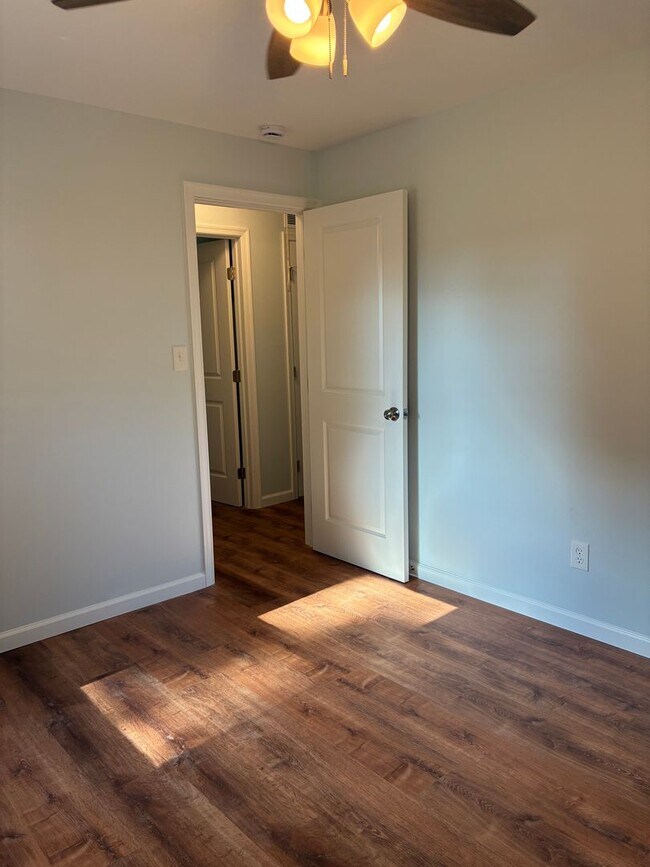 Building Photo - Spacious & Fully Renovated 4-Bedroom Home ...