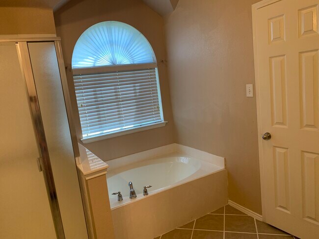 Building Photo - 2031 Trail Gln