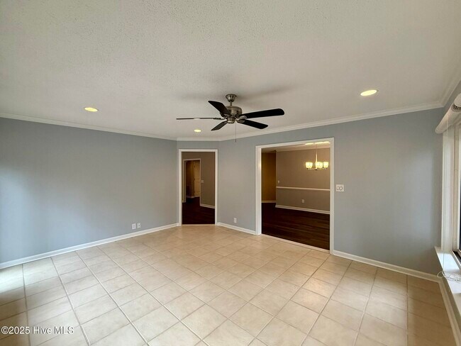 Building Photo - 1475 Monticello Dr