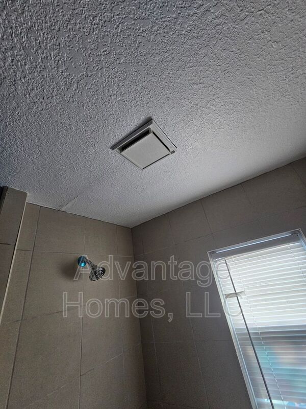 Building Photo - 704 N 70th St