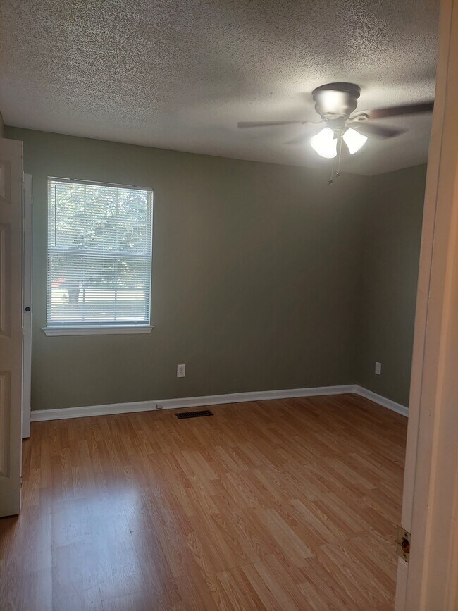 Building Photo - 129A Shearer St