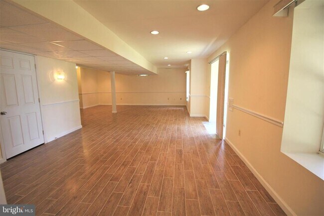 Building Photo - 92 Harvard Cir