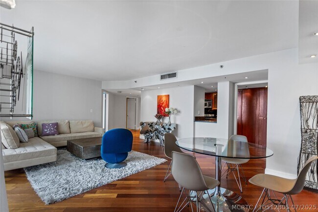 Building Photo - 1717 N Bayshore Dr