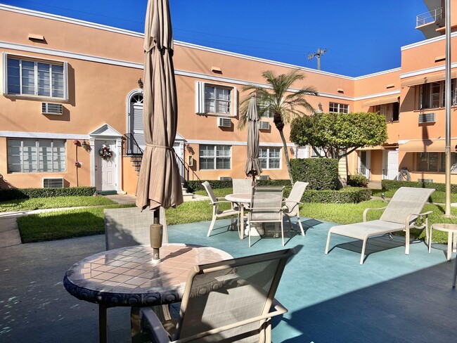 Building Photo - 101 S Golfview Rd