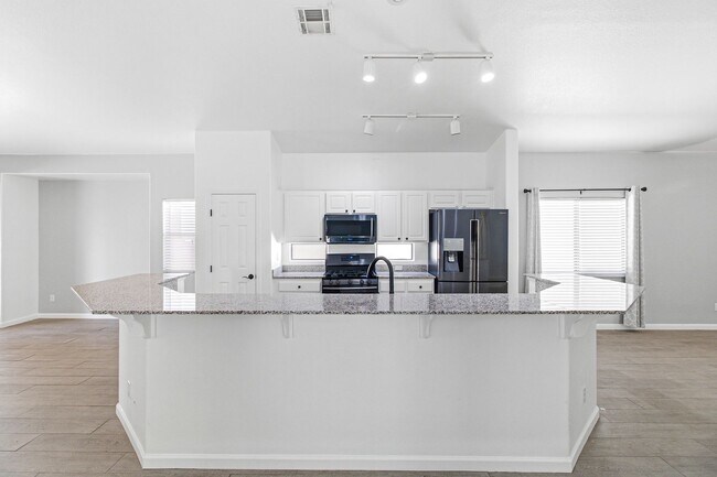 Building Photo - 8111 Desert Cloud Ave