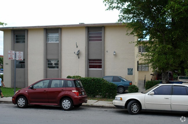 Building Photo - 989 NW 2nd St