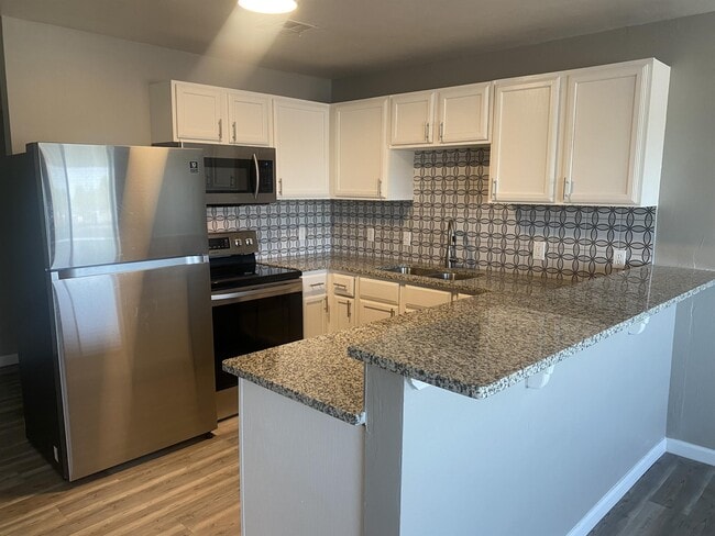 Building Photo - 1230 12th Ave SE