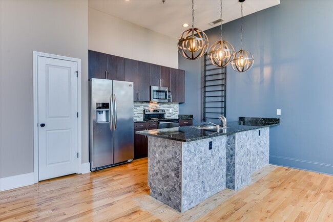 Building Photo - 936 Broad St