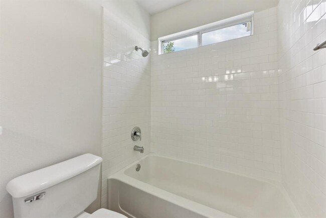 Building Photo - 906 Jasmine Trail