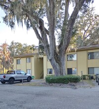 Building Photo - Beautiful 1st floor unit