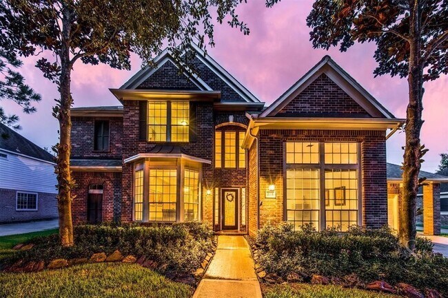 Building Photo - 2211 Merrill Hills Cir