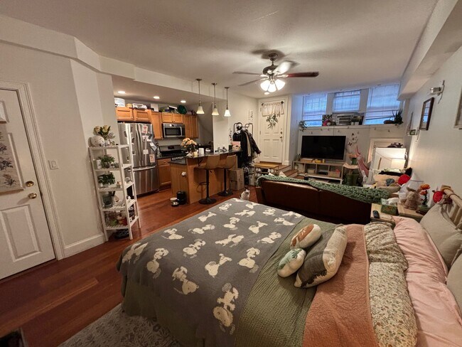 Building Photo - 8 Grove St