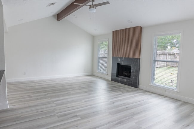 Building Photo - 609 Oak Harbor Dr