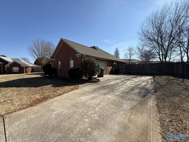 Building Photo - 176 Timber Oak Rd