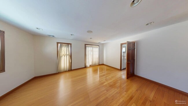 Building Photo - 55 Metropolitan Ave