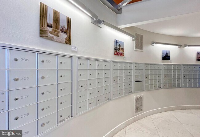 Building Photo - 2200 N Westmoreland St