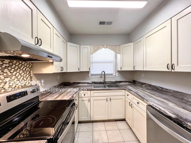 Building Photo - 7329 Eastover Dr