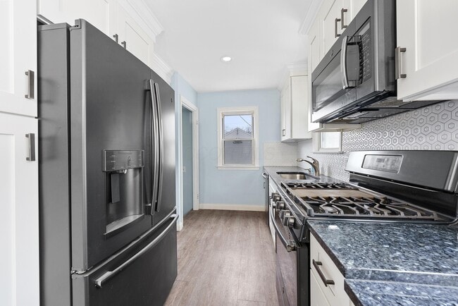 Building Photo - 2727 Bellwood Ave