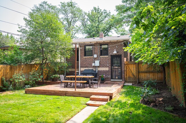 Backyard patio with gas hook-up for a grill - 1131 S Elizabeth St