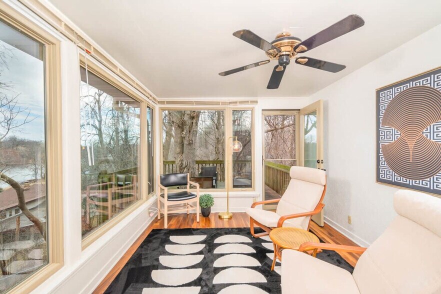 Building Photo - 1500 Palisades Dr