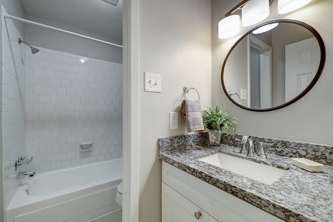 Building Photo - 7913 Ellinger Ln