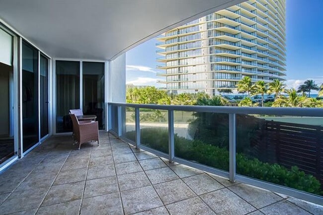 Building Photo - 18911 Collins Ave