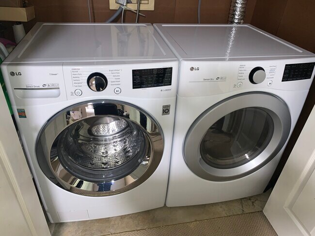 Ground Floor Washer/Dryer - 9308 Steeple Ct