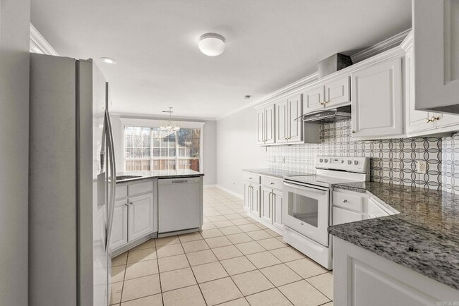 Building Photo - 12711 Misty Creek Dr