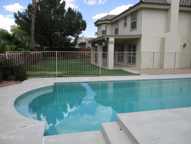 Building Photo - 2030 Paseo Del Prado Dr
