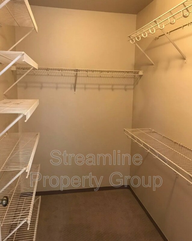 Building Photo - 1201 Galapago St
