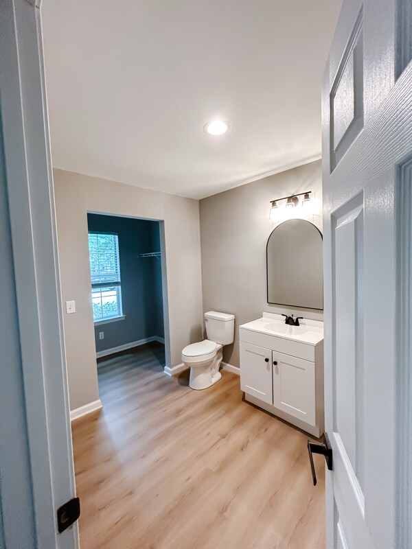 Building Photo - 215 Dillard Mill Dr