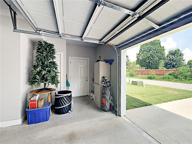 Building Photo - 6519 W Pleasant Way
