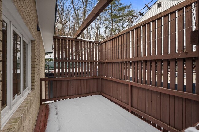 Building Photo - 330 Cambridge St