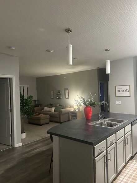 Building Photo - 1902 Miller Loop S