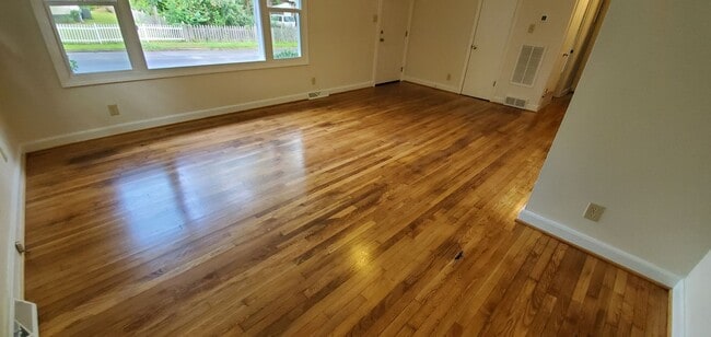 Building Photo - Charming 3-Bedroom Home in the Heart of Du...