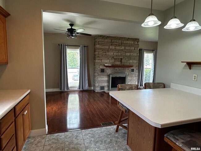 Building Photo - 2114 W Westbrook Dr