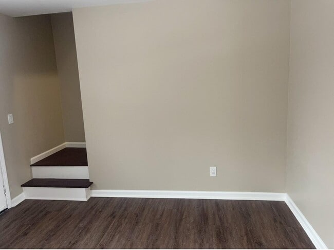 Building Photo - 16 Bahret Ave