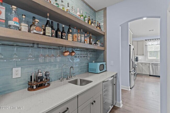 Building Photo - Welcome to this stunning 4-bedroom, 3.5-ba...