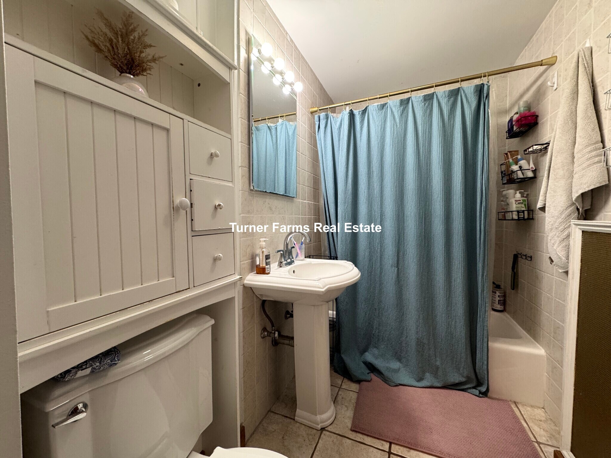 Building Photo - 202 Calumet St