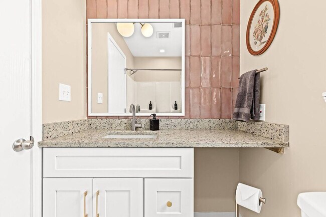 Building Photo - 18340 Mesle St