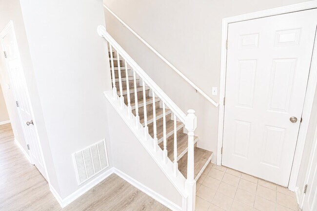 Building Photo - 1306 Godas Cir