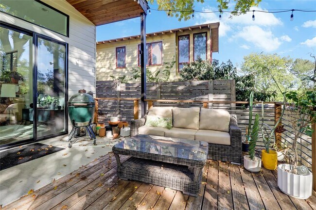 Building Photo - 2709 E 14th St