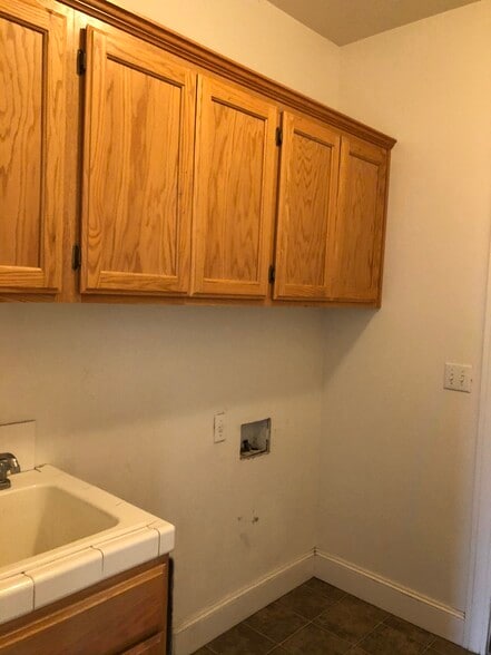 Building Photo - 818 Solano Cir