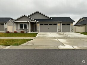 Building Photo - Newer Post Falls Rancher