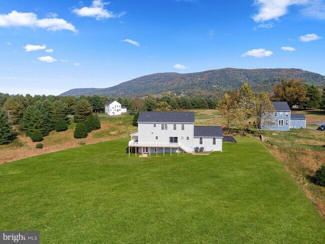 Building Photo - 100 Holiday Ct