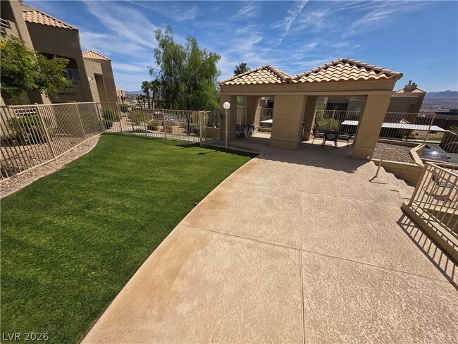 Building Photo - 2200 Highpointe Dr
